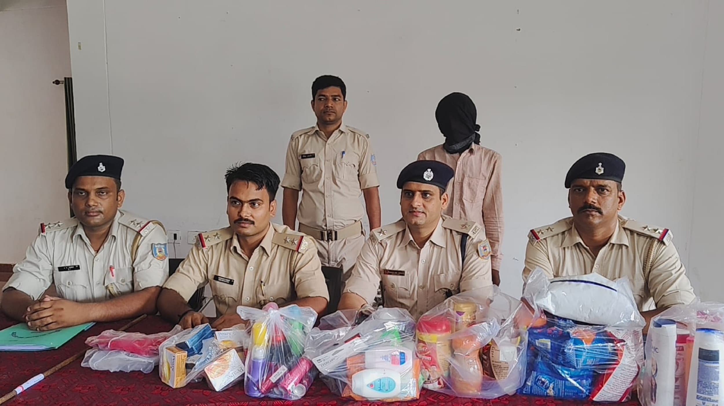 Bokaro News : राशन दुकान से चोरी गये सामान बरामद, एक गिरफ्तार