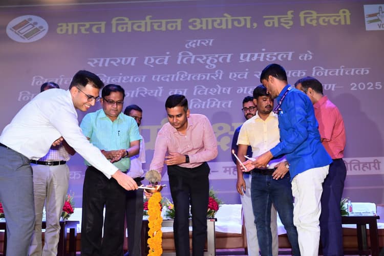 Motihari : तय समय सारणी के अनुसार होगा विशेष गहन पुनरीक्षण