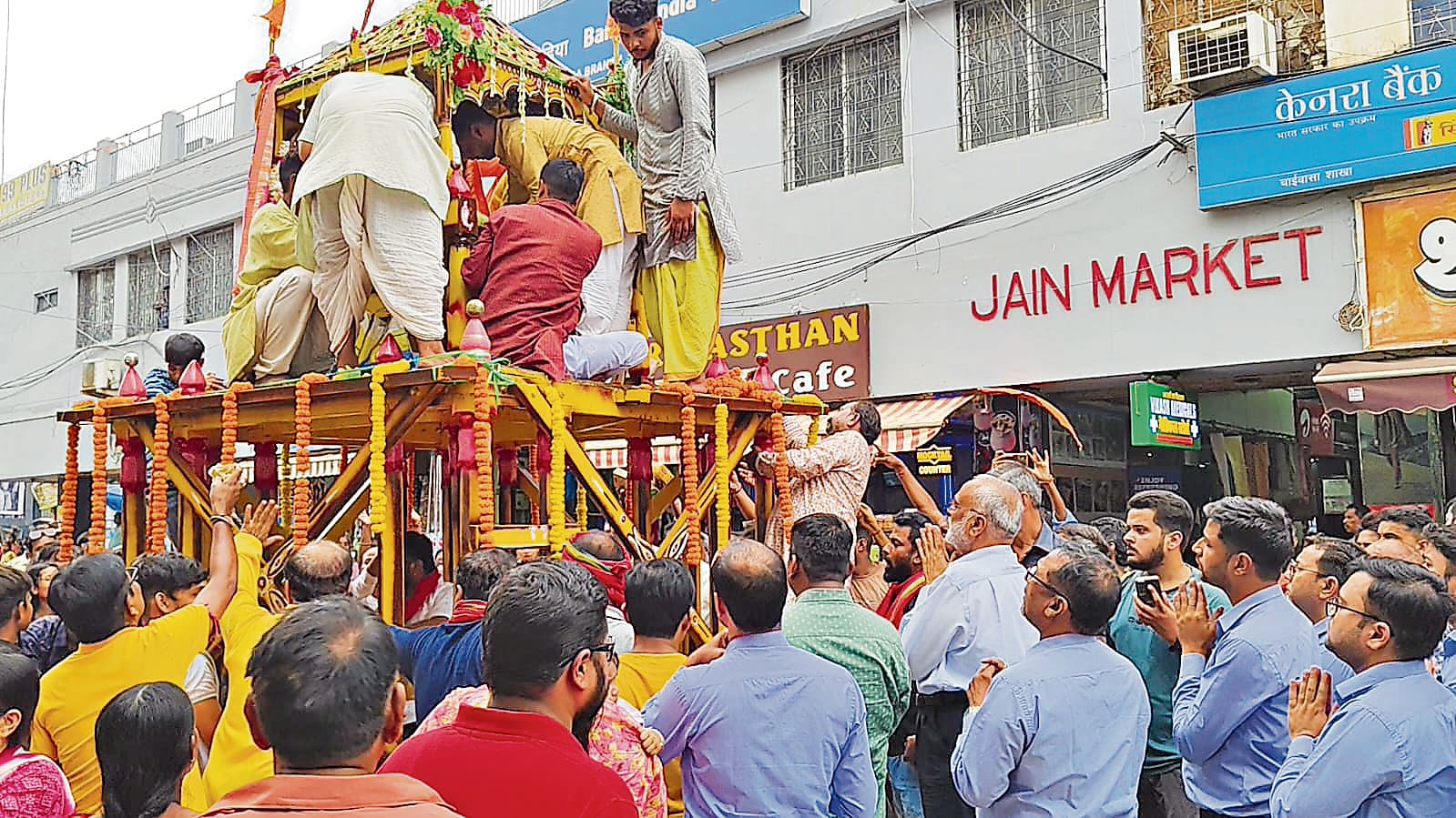 Chaibasa News : प्रभु जगन्नाथ की रथयात्रा में उमड़ा जनसैलाब, महिलाओं ने भी खींचा रथ