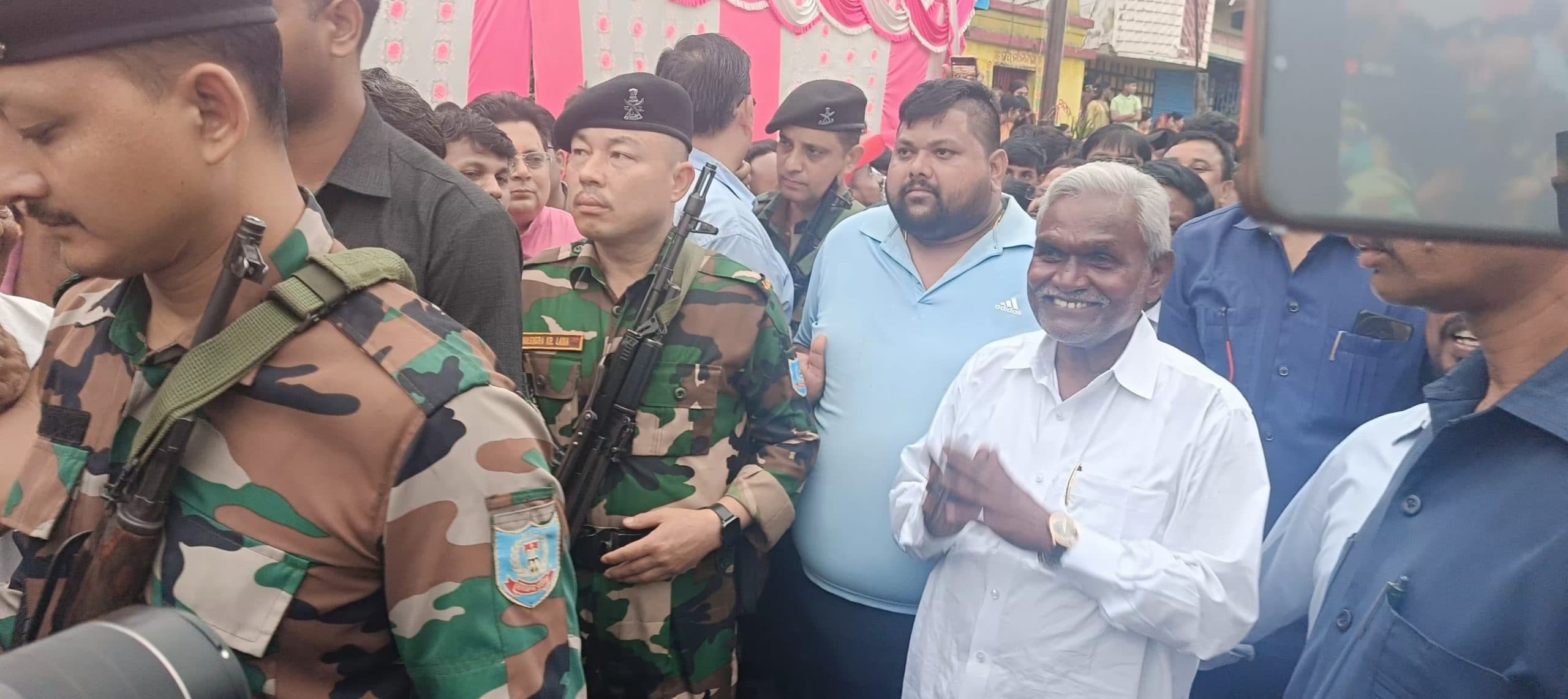 Seraikela Kharsawan News : महाप्रभु के चरणों में पूर्व सीएम चंपाई ने टेका मत्था