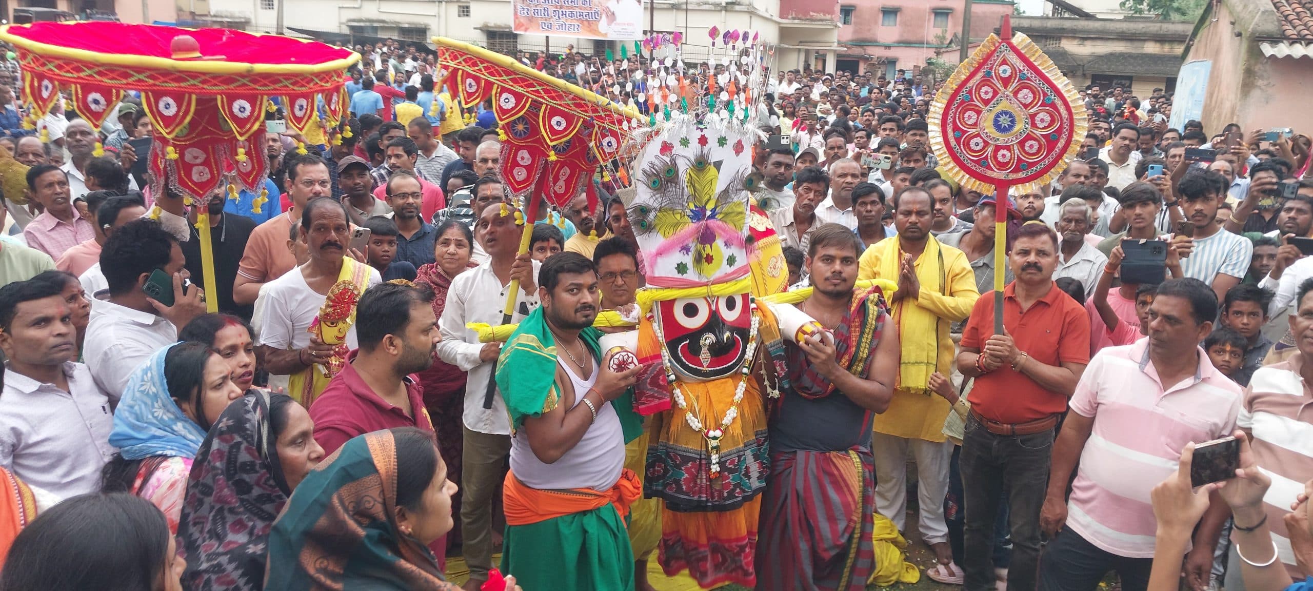 Seraikela Kharsawan News : भक्तों ने खींची अस्था की डोर, गुंडिचा मंदिर पहुंचे महाप्रभु