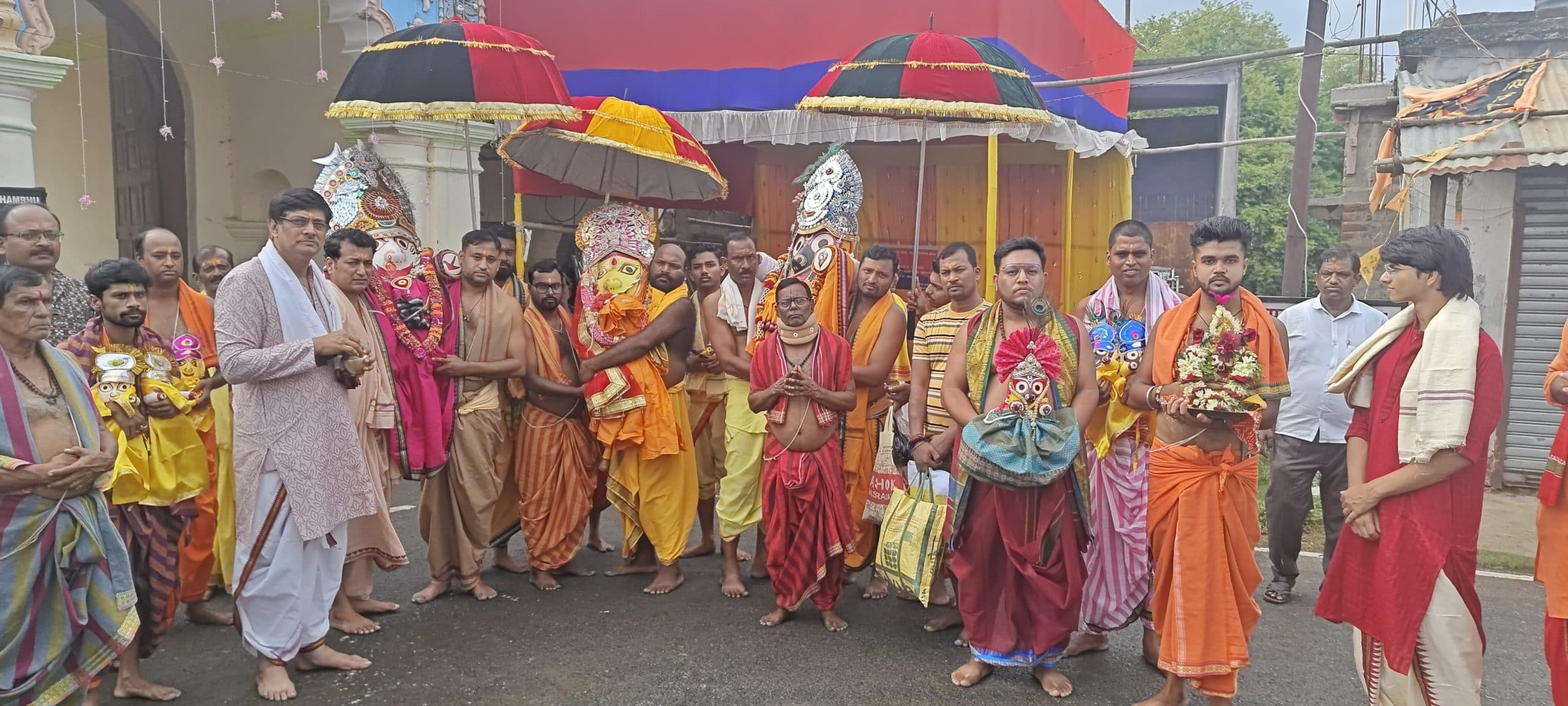 Seraikela Kharsawan News : रथ खींचने को आतुर दिखे भक्त, आस्था से गूंजा वातावरण