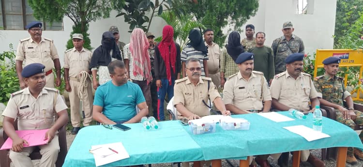 East Singhbhum News : धालभूमगढ़ से एक लाख की ब्राउन शुगर जब्त, पांच युवक गिरफ्तार