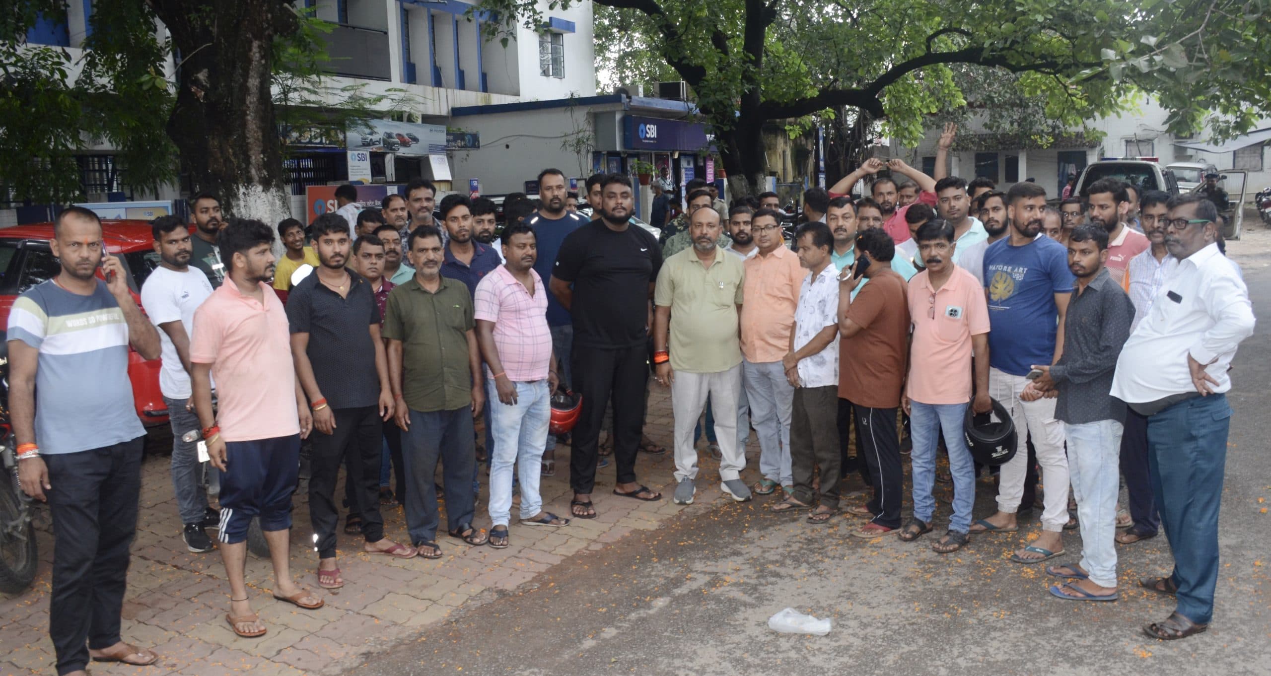 Dhanbad News : इंस्पेक्टर पर तबादले व एसआइ निलंबन की लटकी तलवार