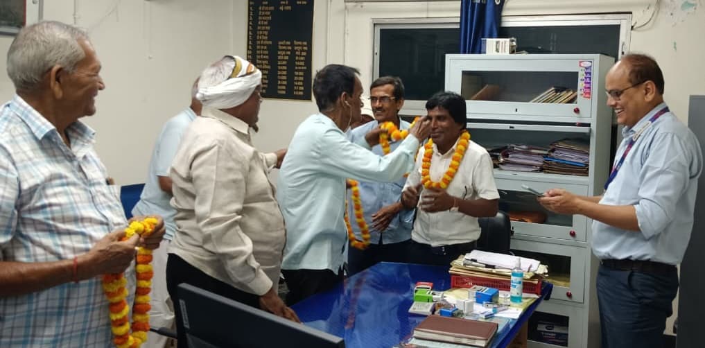 सेवानिवृत्ति पर स्टेट बैंक के कर्मी को विदाई