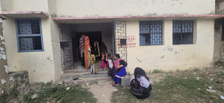 आधार कार्ड में नाम व जन्म तिथि मेें सुधार नहीं होने से लाभुकों को परेशानी