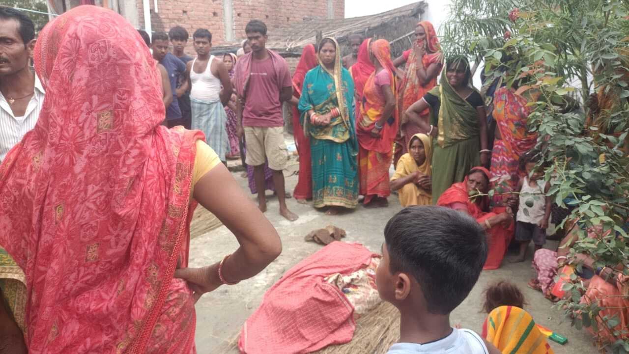 hajipur news. महुआ की महिला की भगवानपुर में ट्रेन से कटकर मौत