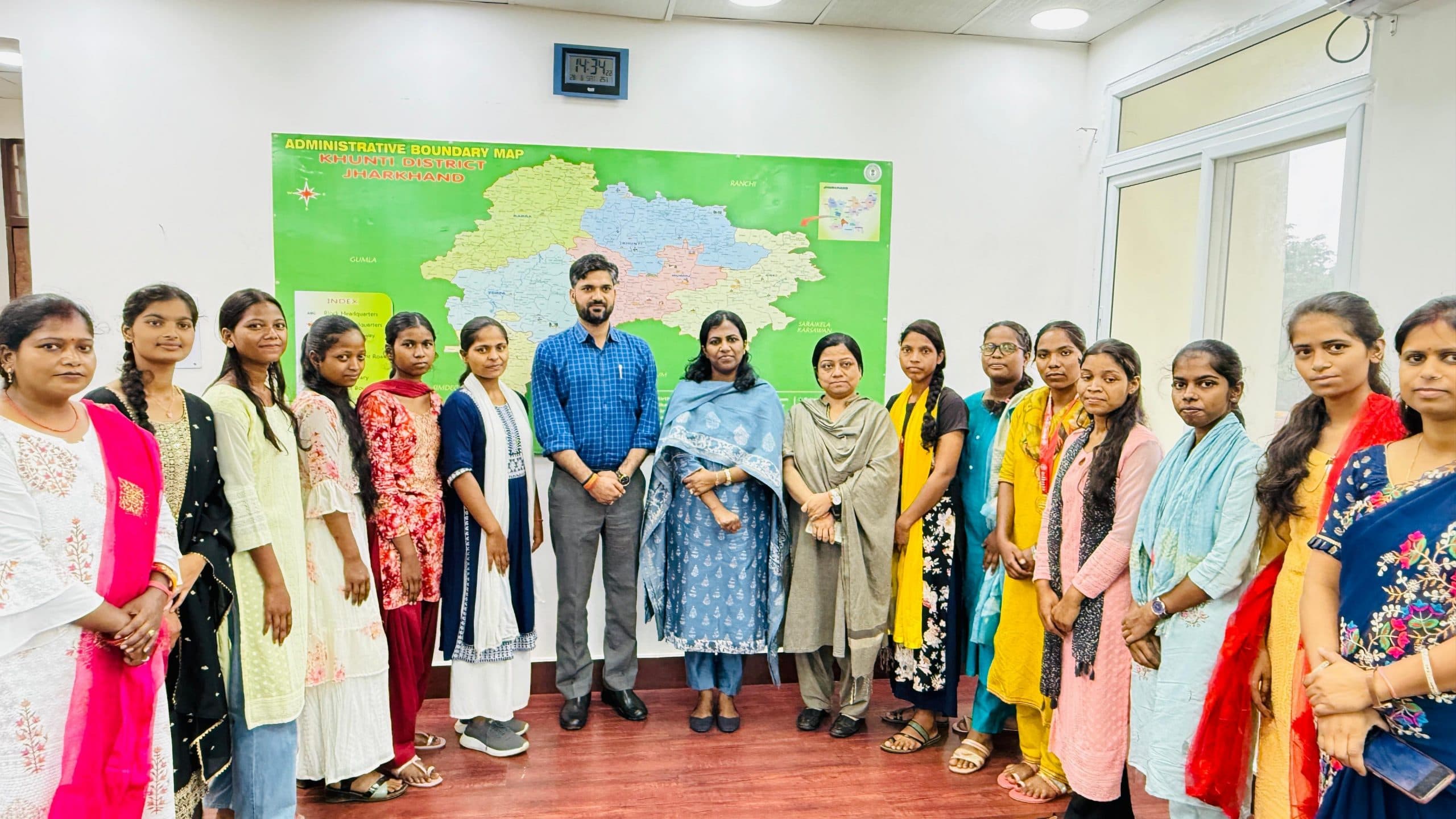 आर्थिक कारणों से विद्यार्थियों की पढ़ाई में नहीं आयेगी बाधाः उपायुक्त