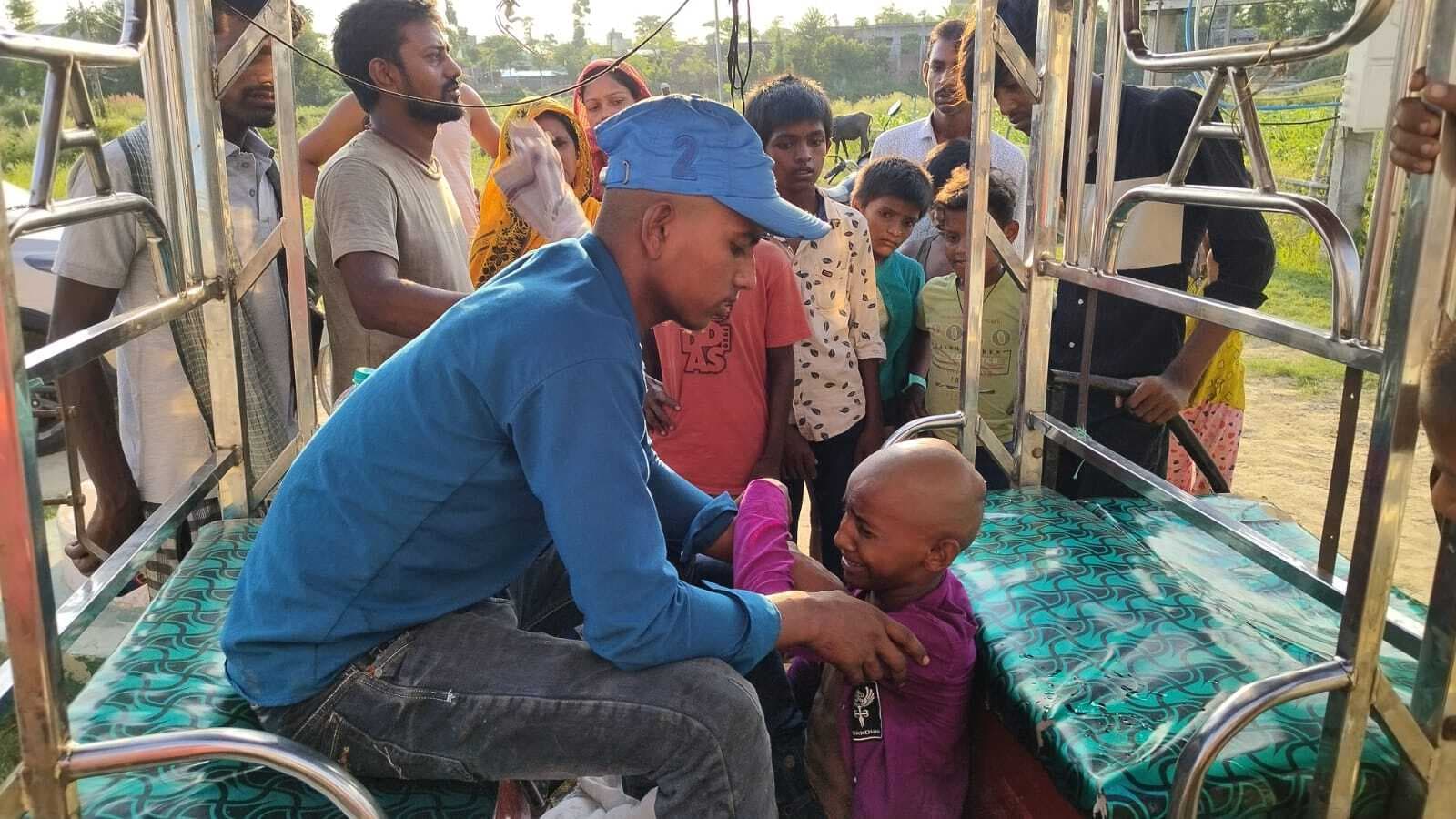 अनियंत्रित ट्रक की ठोकर से बालक घायल, रेफर