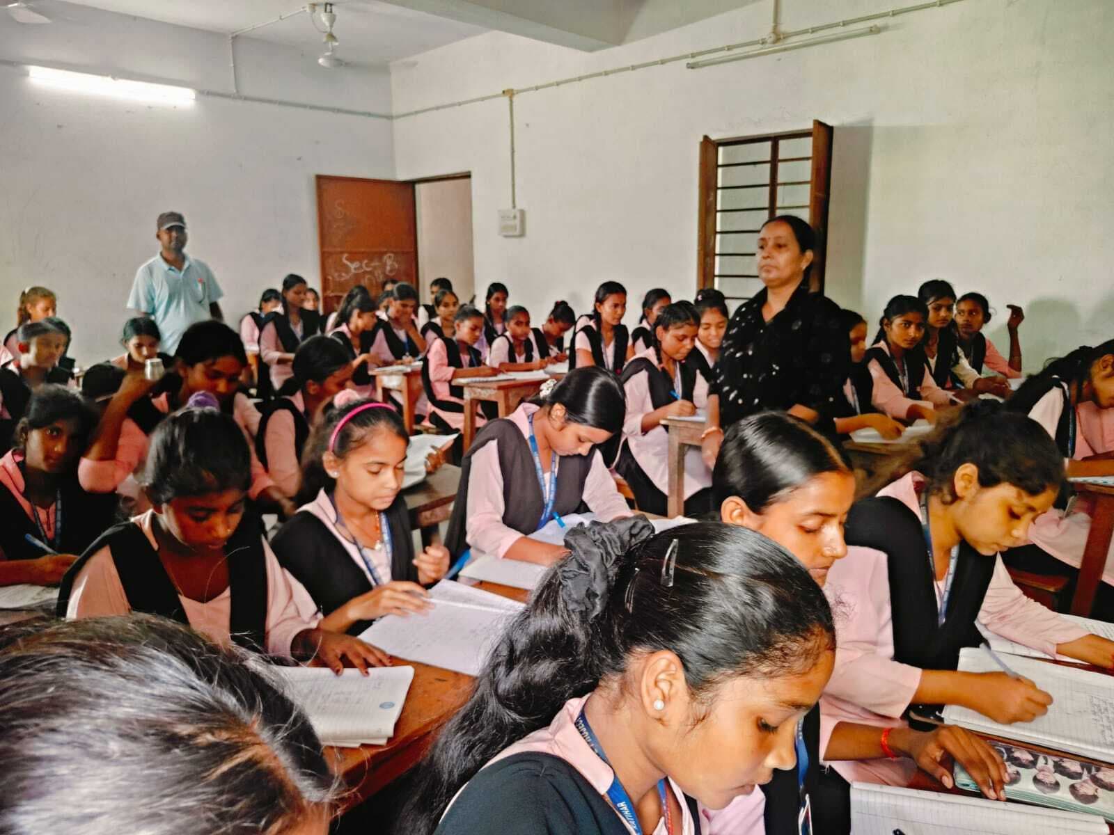 प्लस टू प्रोजेक्ट कउवि कोढ़ा में त्रैमासिक परीक्षा आयोजित