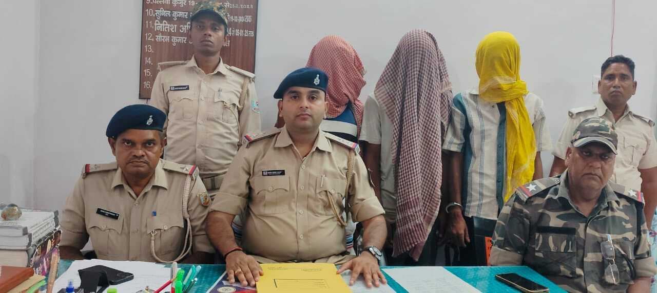 चोरी के दो मामलों में पुलिस ने तीन आरोपियों को भेजा जेल