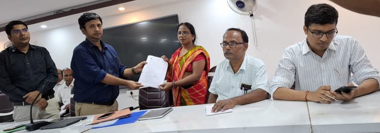 एसडीएम ने कर्मियों को भारत निर्वाचन आयोग के निर्देशों का पढ़ाया पाठ