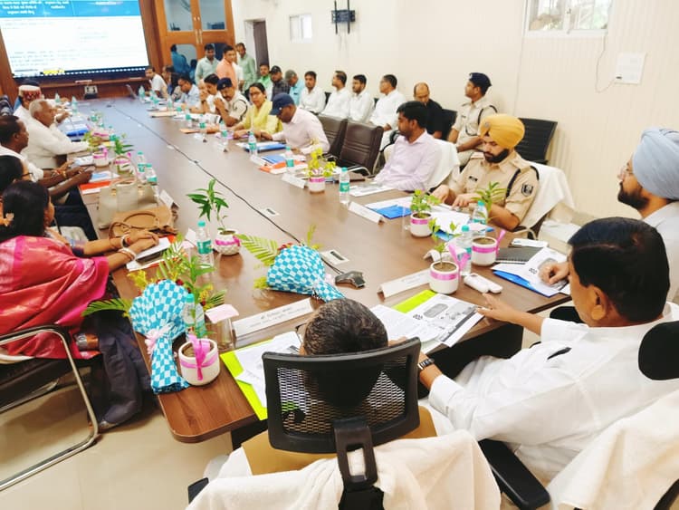 संसद सदस्य सड़क सुरक्षा समिति की त्रैमासिक बैठक