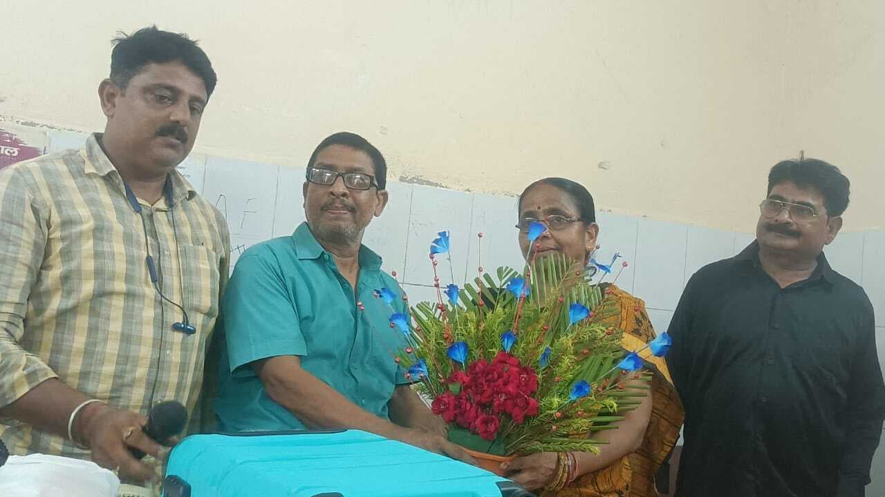 समारोह में एएनएम को दी गयी विदाई