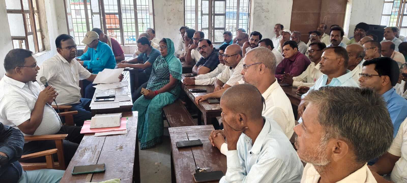 कार्य में लापरवाही बरतने वाले कर्मी होंगे निलंबित : एसडीएम