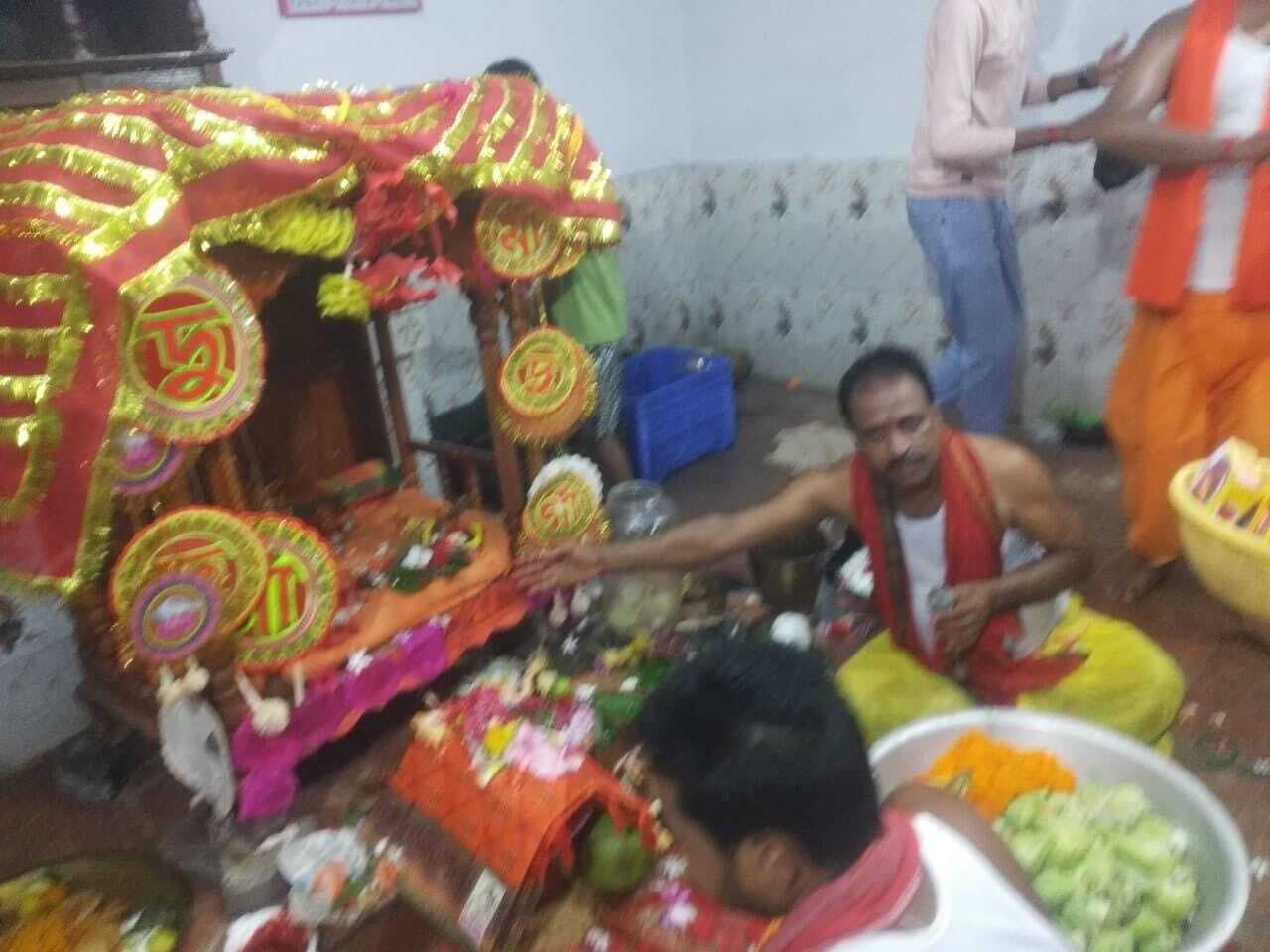 महिलाओं ने भक्तिभाव व आस्था के साथ मां विपदतारिणी की पूजा-अर्चना