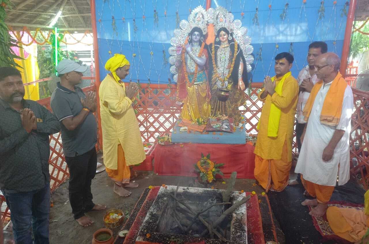 यज्ञ के आयोजन से माहौल भक्तिमय