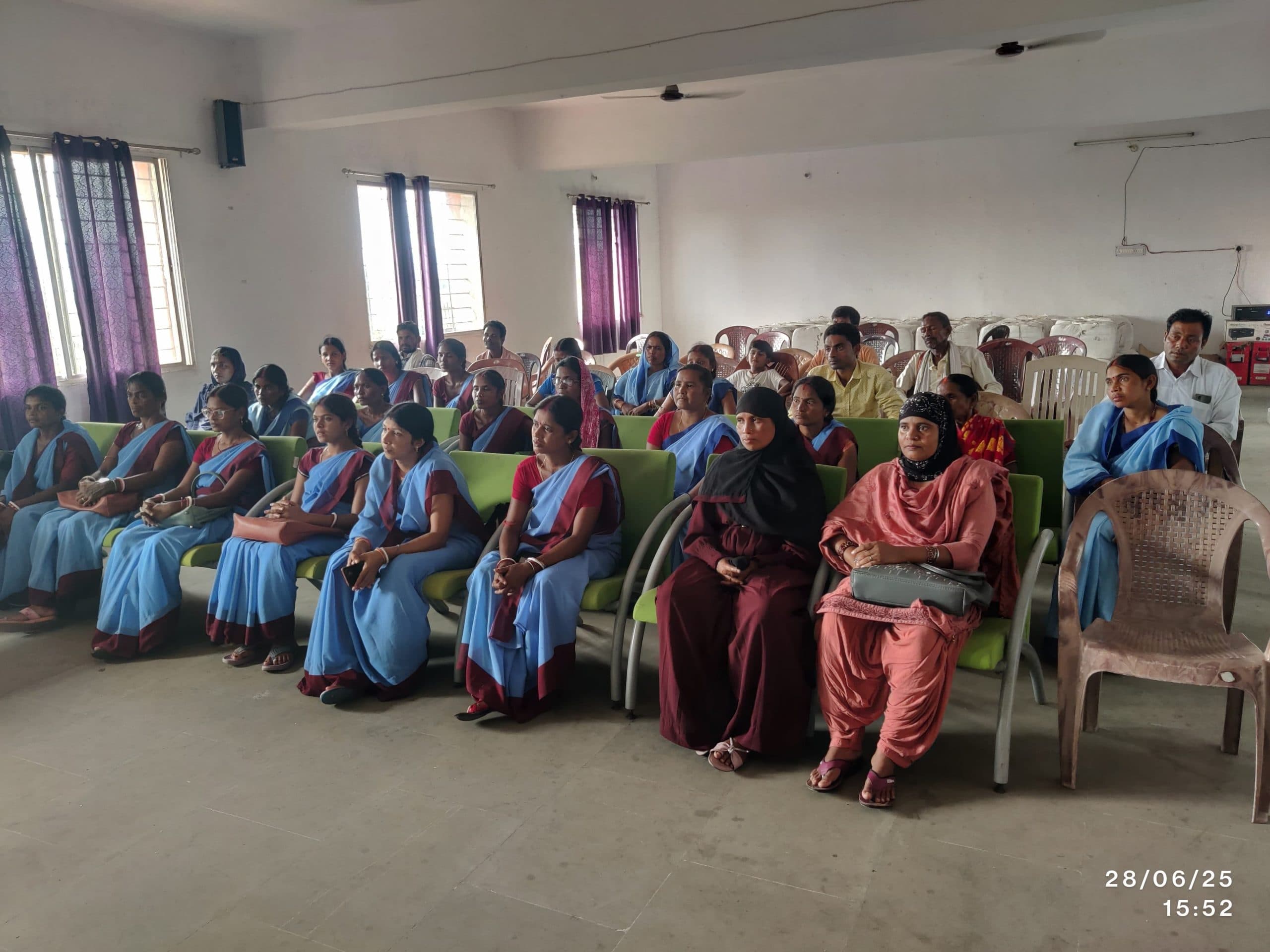 Dhanbad News : पूर्वी टुंडी प्रखंड सभागार में स्वच्छता को लेकर कार्यशाला