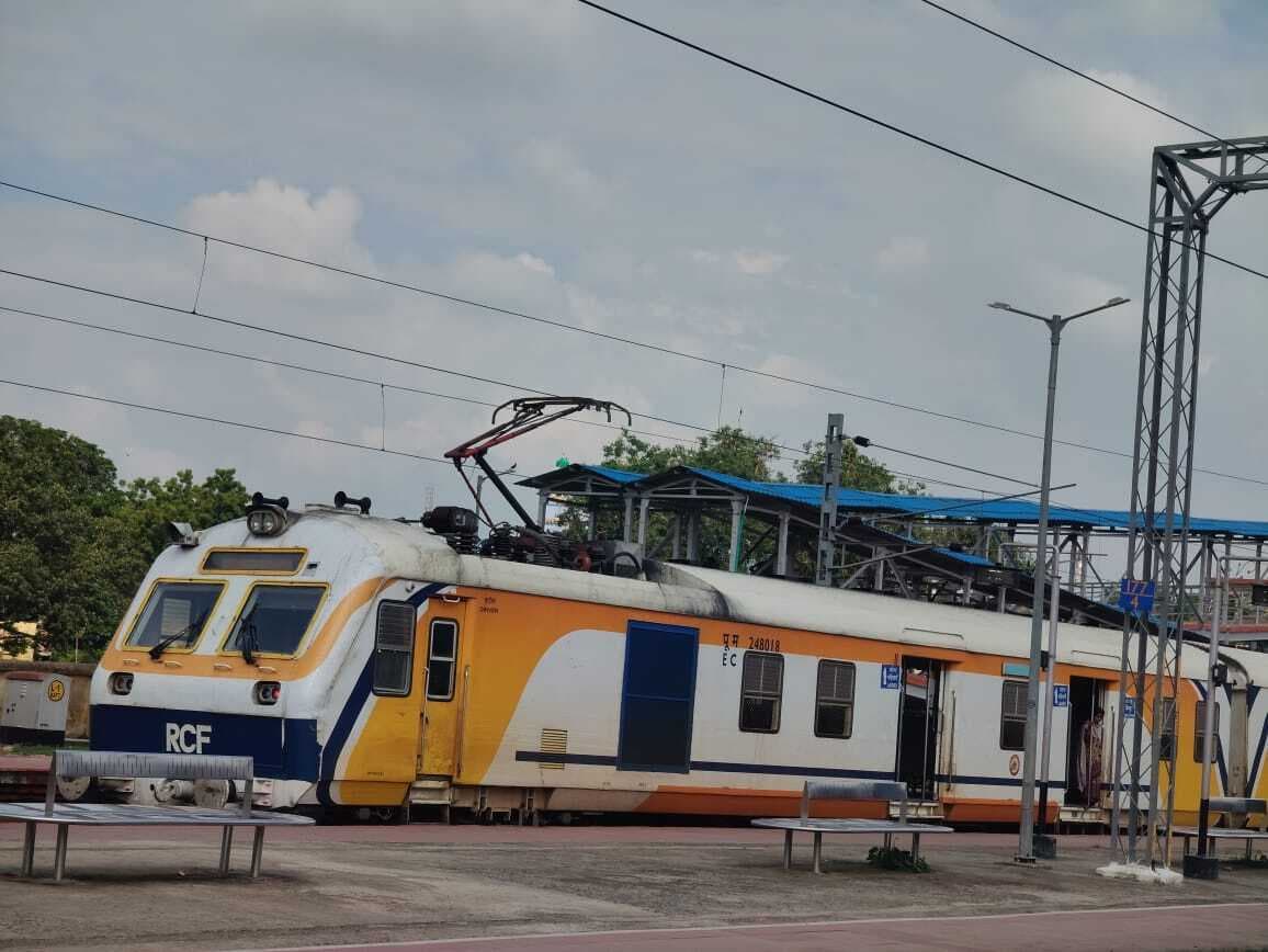 बोनीडांगा में तीनपहाड़-बर्धमान पैसेंजर में आयी खराबी, जांच के बाद ट्रेन को वापस बरहरवा स्टेशन लाया, जहां से यात्रियों को दूसरी ट्रेन से गणव्य की ओर भेजा