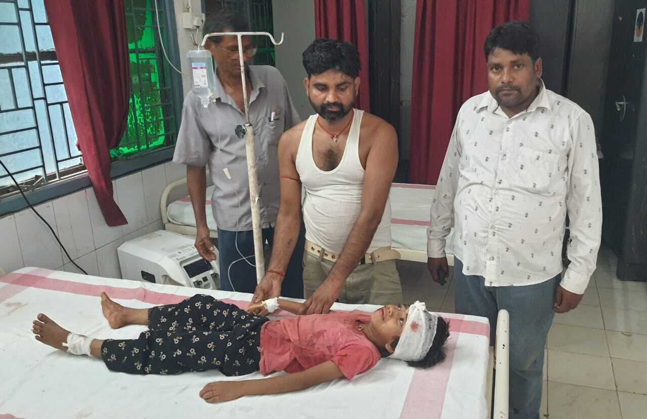 अनियंत्रित बाइक के धक्के से बच्ची घायल