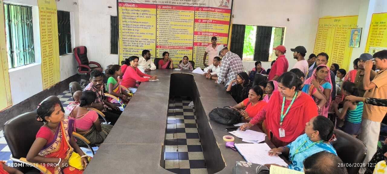 जनजातीय आबादी को बुनियादी सुविधाएं उपलब्ध कराने है शिविर का लक्ष्य : मुखिया