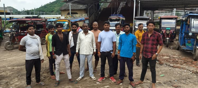 ई रिक्शा चालक संघ की बैठक में समस्याओं पर चर्चा