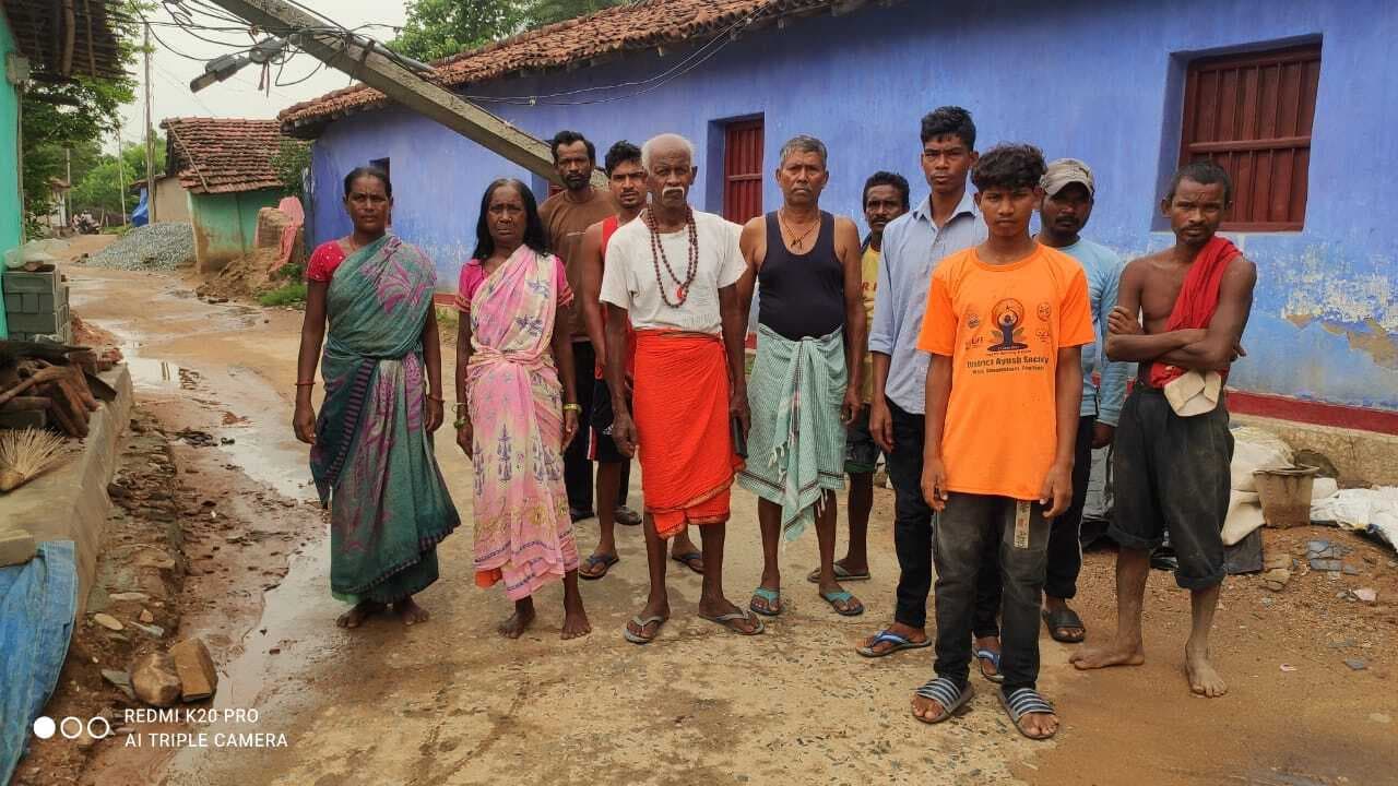 Chaibasa News : 1200 आबादी वाला गितलादेर गांव सुविधाओं से वंचित, छह माह से ट्रांसफॉर्मर खराब