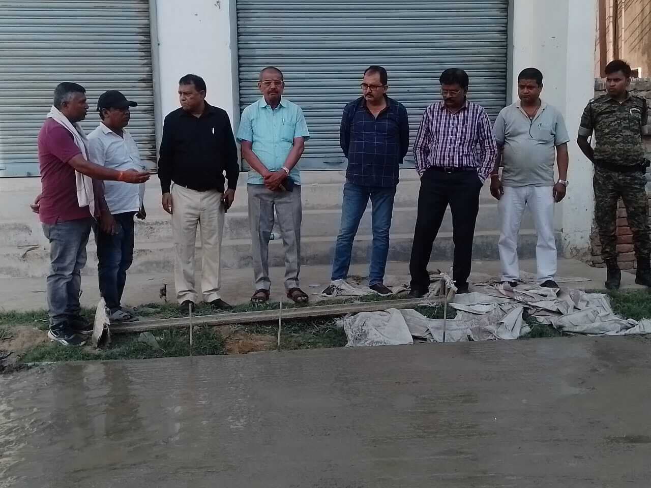 Madhubani News : नगर आयुक्त व मेयर ने कई सड़कों का किया निरीक्षण