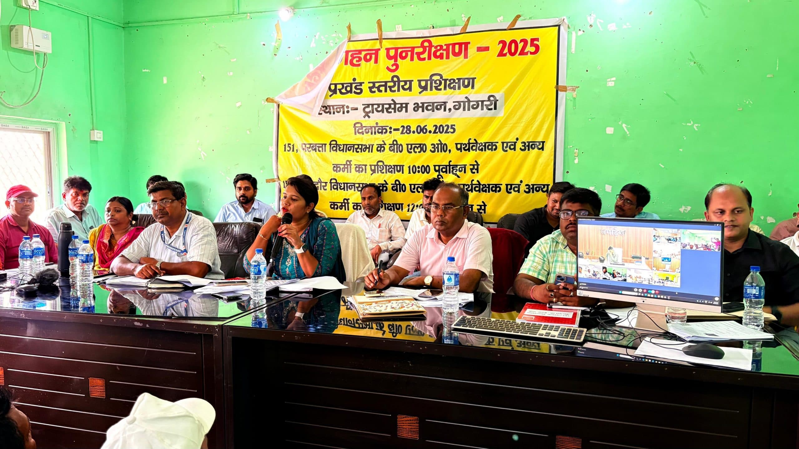 मतदाता सूची को पुनरीक्षण करने के लिए घर-घर जायेंगे बीएलओ