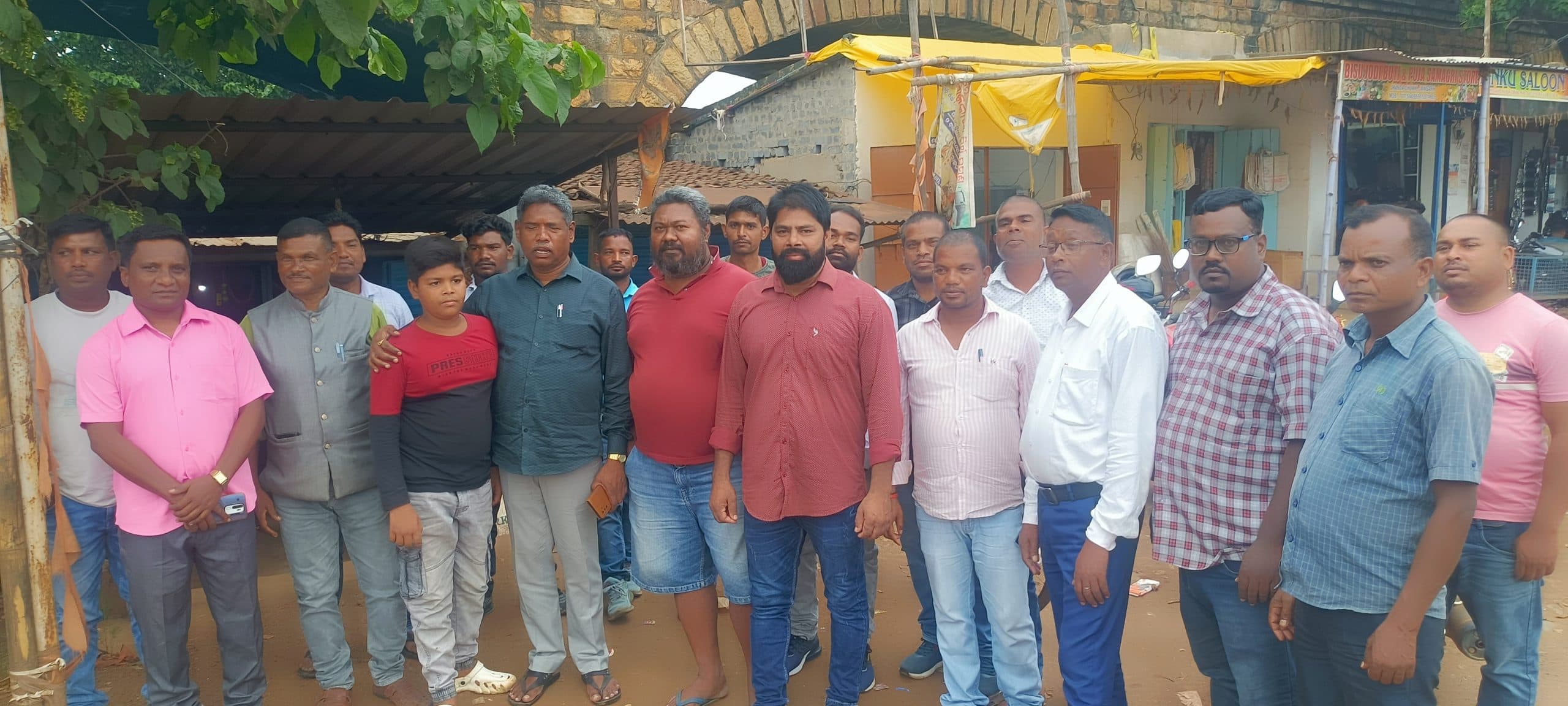 Chaibasa News : केंद्र के भेजे पैसों का दुरुपयोग कर रहा राज्य : बड़कुंवर