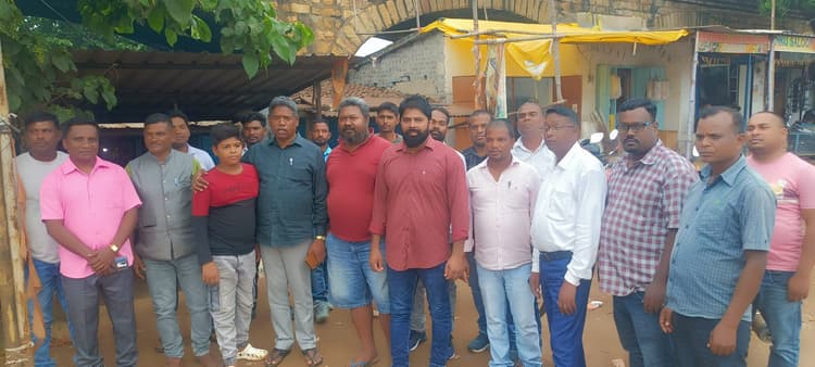 Chaibasa News : केंद्र के भेजे पैसों का दुरुपयोग कर रहा राज्य : बड़कुंवर