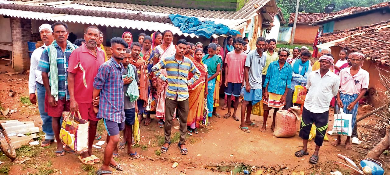 Chaibasa News :   राशन में कटौती से ग्रामीणों में आक्रोश