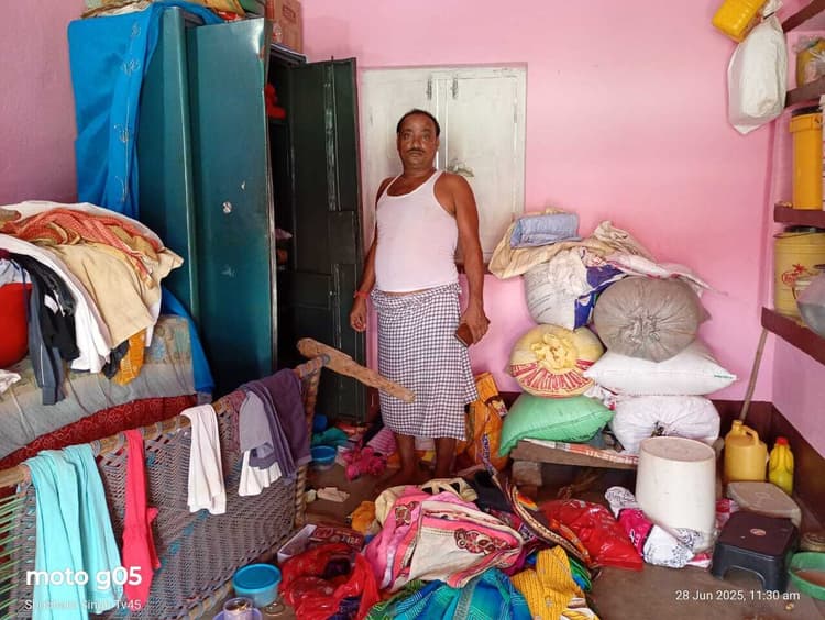 अलमारी का ताला तोड़ सोने के जेवर, 60 हजार नकदी ले उड़ा चोर