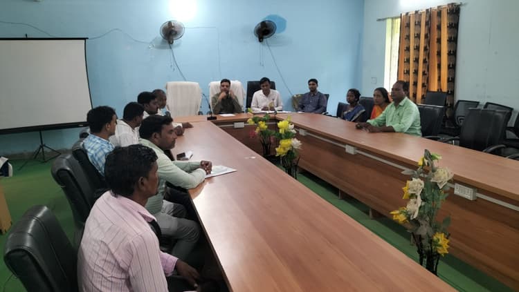 कोरम के अभाव में पंचायत समिति की बैठक स्थगित