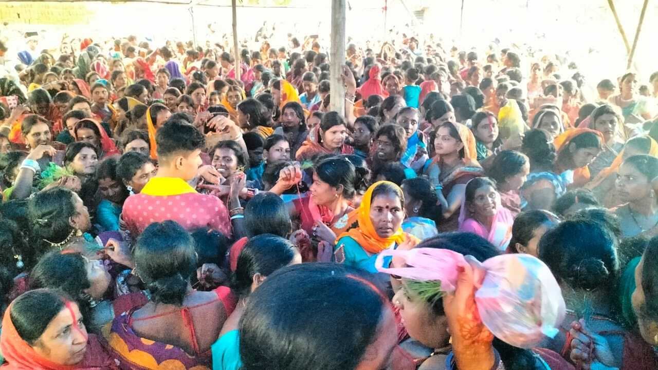 धूमधाम से हुई माता विपदतारिणी की पूजा