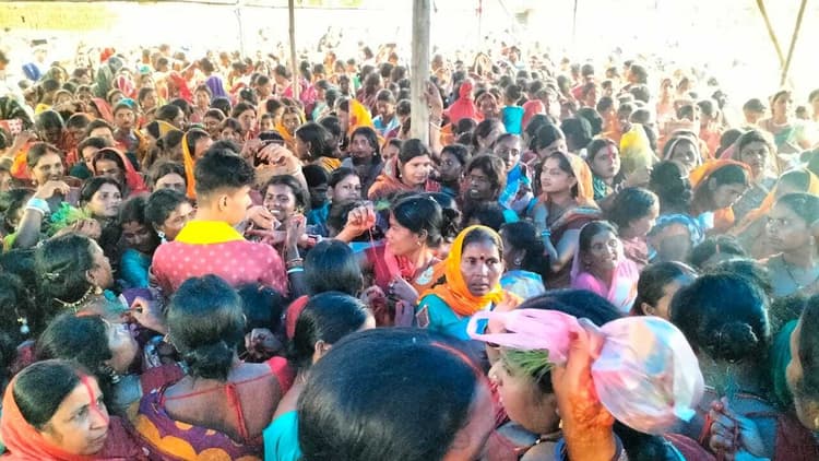 धूमधाम से हुई माता विपदतारिणी की पूजा