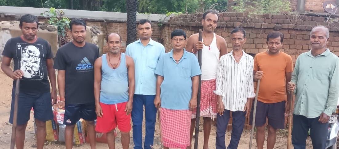 Bokaro News : चोरों के डर से पहरेदारी कर रहे ग्रामीण