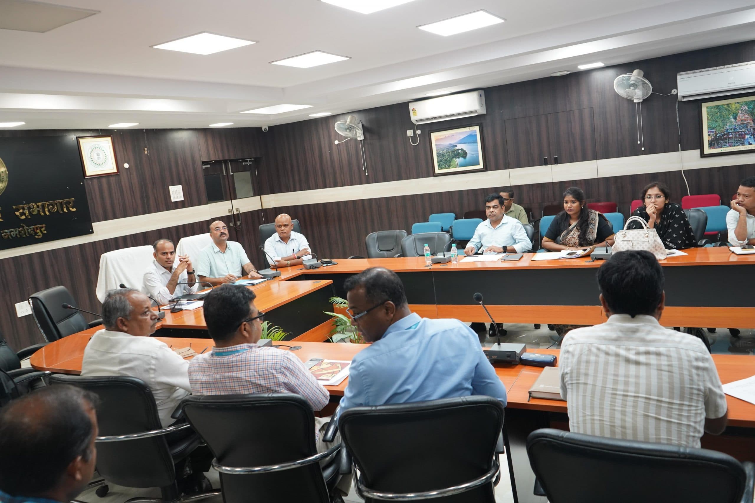 East Singhbhum News : चाटीकोचा के 85 परिवारों का नया ठिकाना होगा बेनाशोल गांव