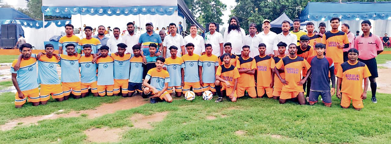 East Singhbhum News : झमाझम बारिश के बीच रात भर 24 टीमों ने दिखाया दम