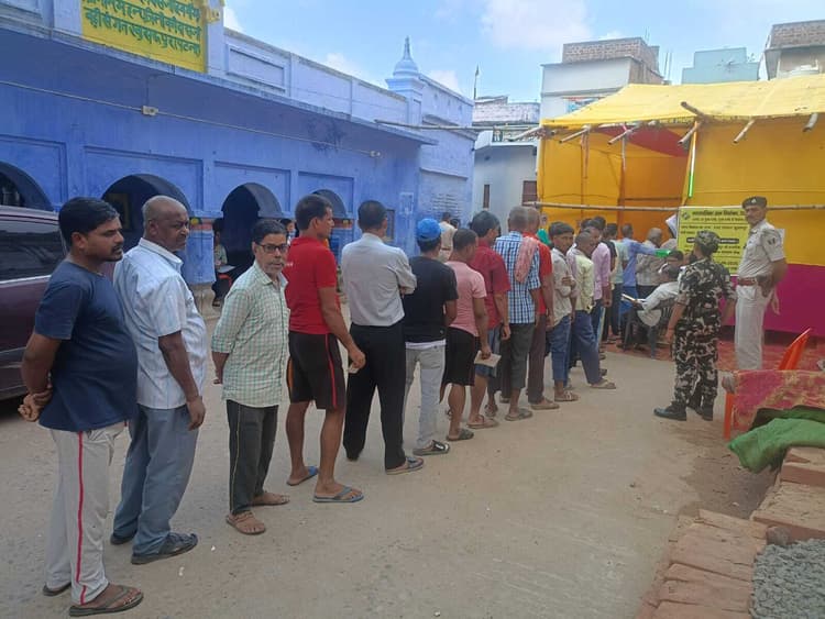 नपं चुनाव. खुसरूपुर, बिक्रम और नौबतपुर में हुआ मतदान