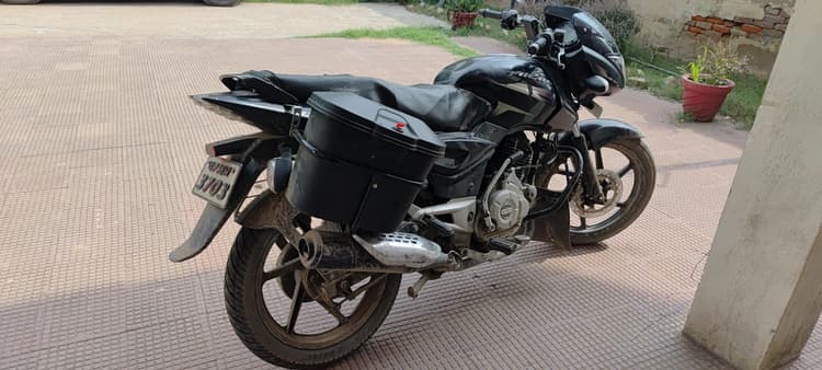 140 बोतल अंग्रेजी शराब के साथ धंधेबाज गिरफ्तार