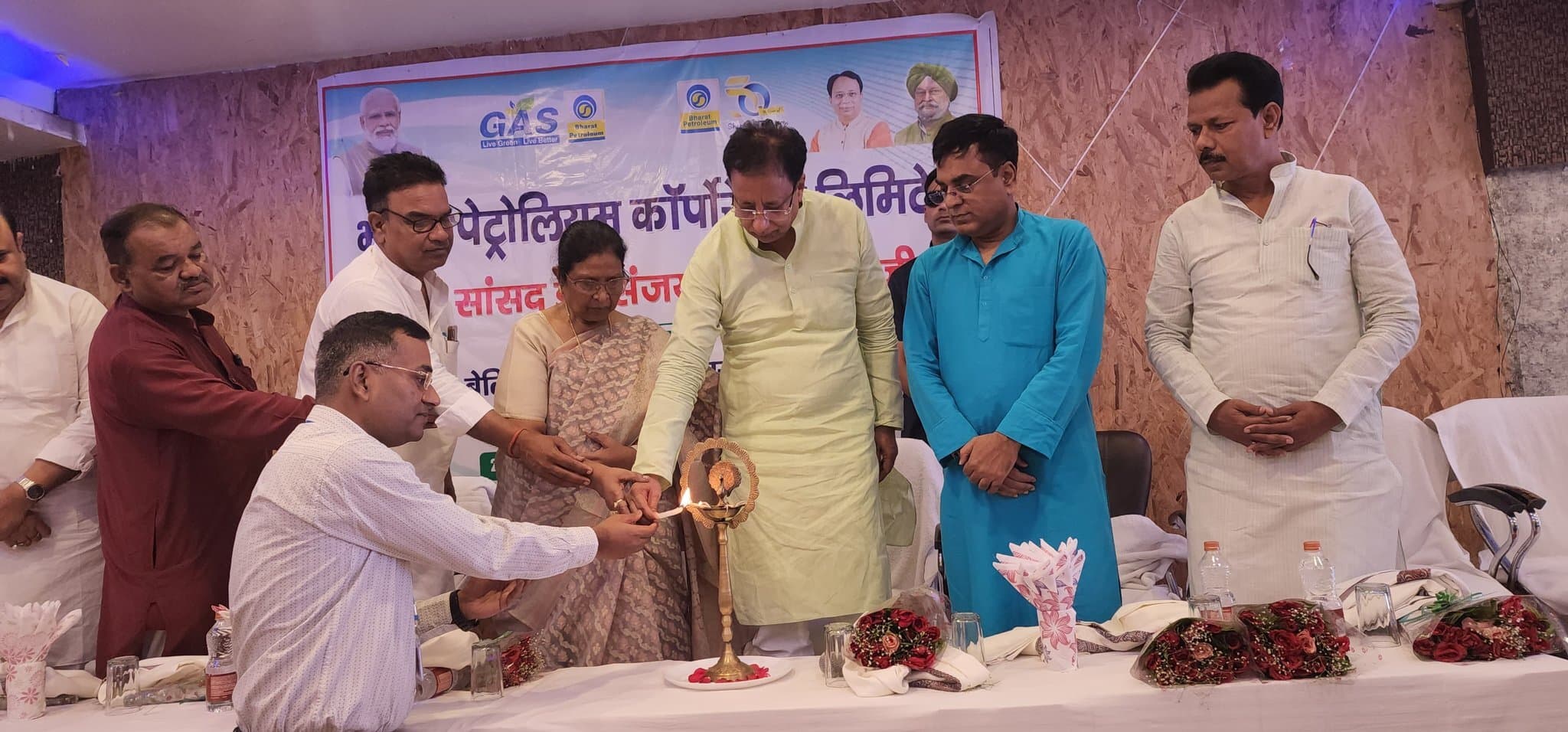 Bettiah : शहर में गैस पाइपलाइन बिछाने का कार्य शुरू, जल्द रसोई सिलेंडर से मिलेगा छुटकारा, होगी बचत