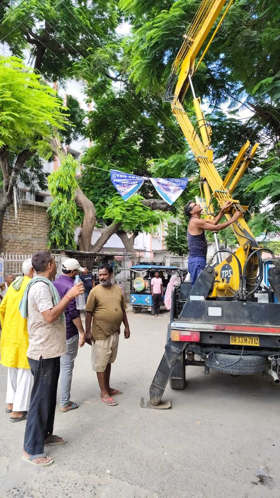 Samastipur News:बिजली कंपनी का मेंटनेंस सिर्फ पेड़ों की कटाई तक सीमित!