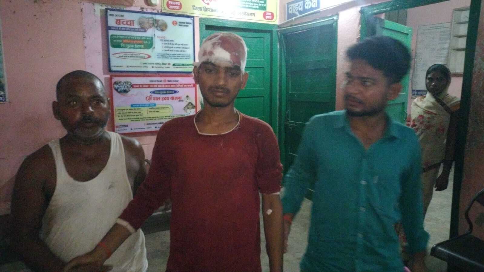 खेत में काम करने गये दो भाइयों पर जानलेवा हमला