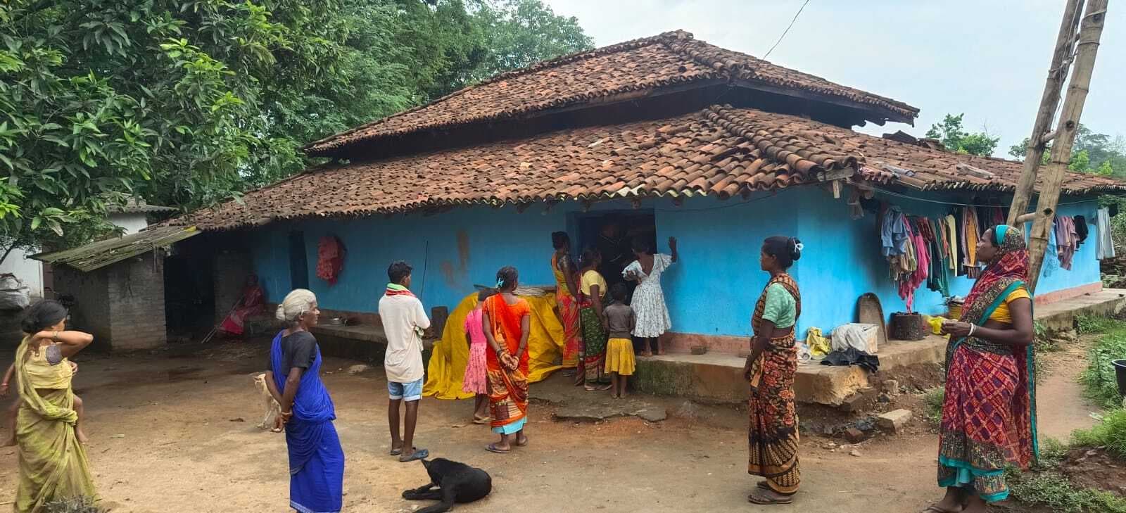 अपराधियों ने घेर रखा था घर, हवाई फायरिंग भी की थी, दहशत में हैं ग्रामीण