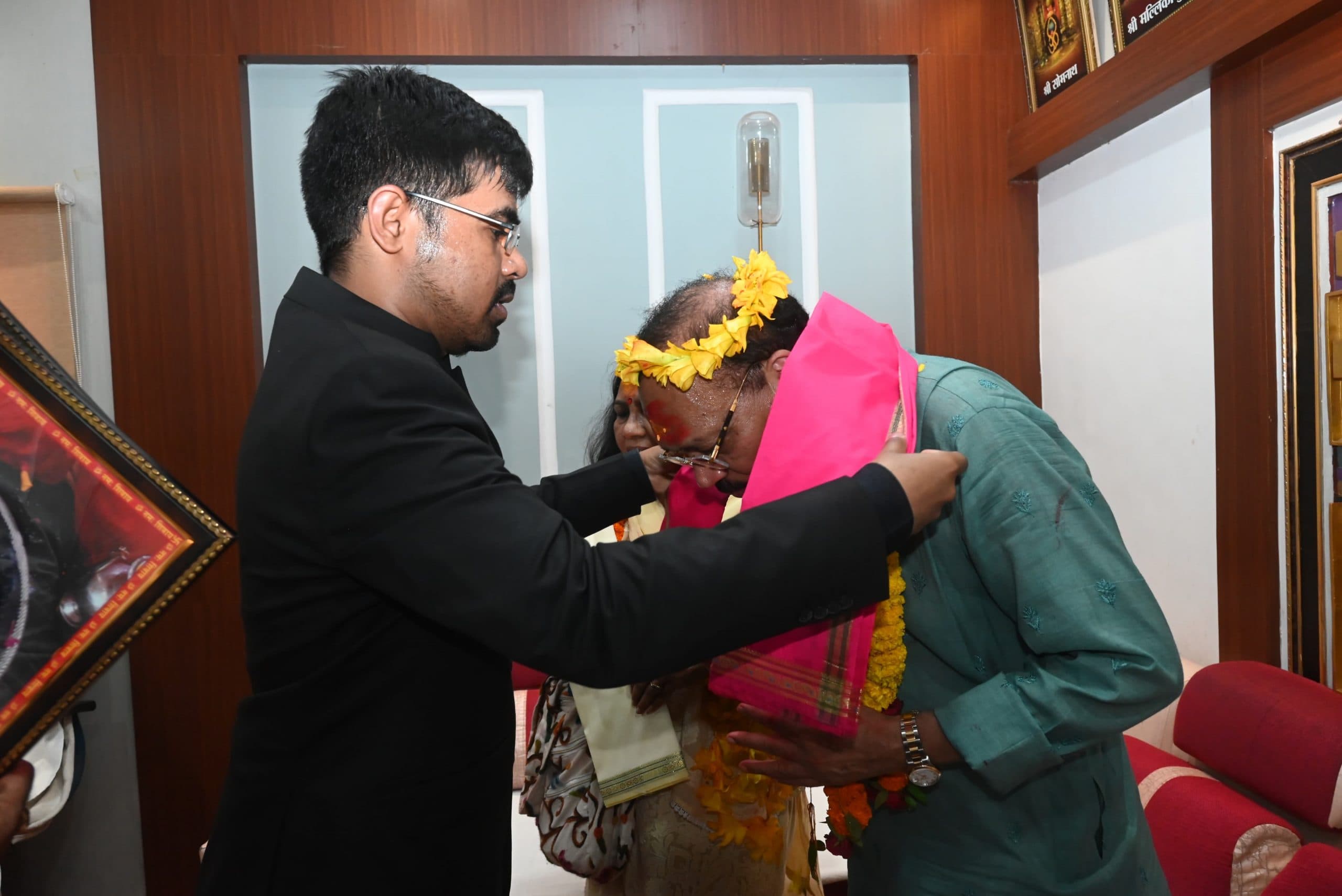 Deoghar News : सुप्रीम कोर्ट के न्यायाधीश ने बाबा बैद्यनाथ मंदिर में की पूजा