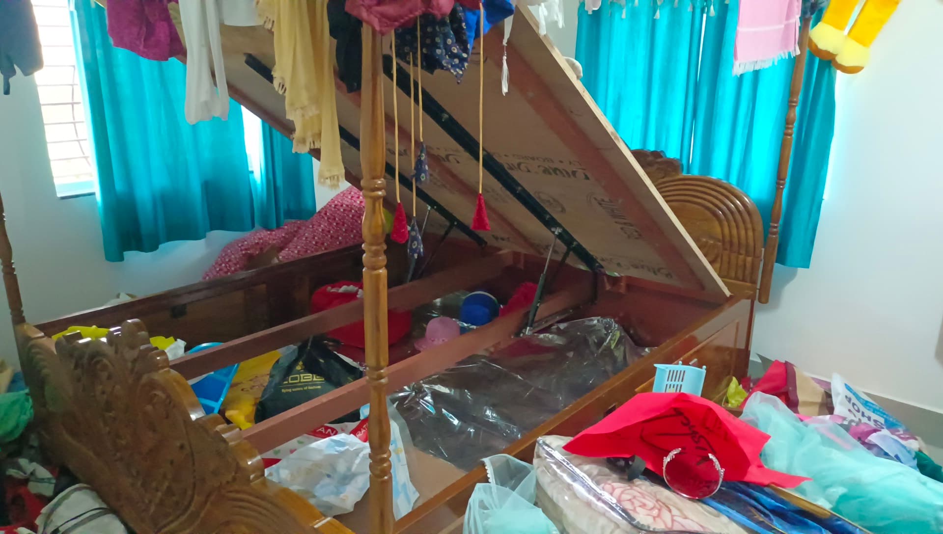 Deoghar News : स्टेशन मास्टर के घर से हजारों की चोरी