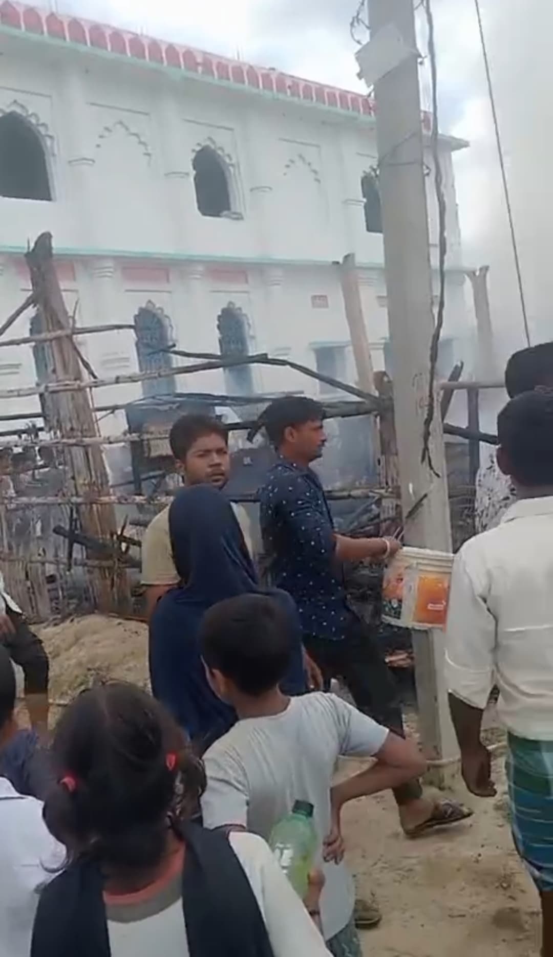 Samastipur News:मनोरबा खैरा में आग से लाखों की संपत्ति खाक