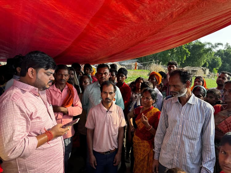 प्रदेश अल्पसंख्यक आयोग उपाध्यक्ष ने काढ़ागोला स्टेशन भवन निर्माण कार्य का लिया जायजा