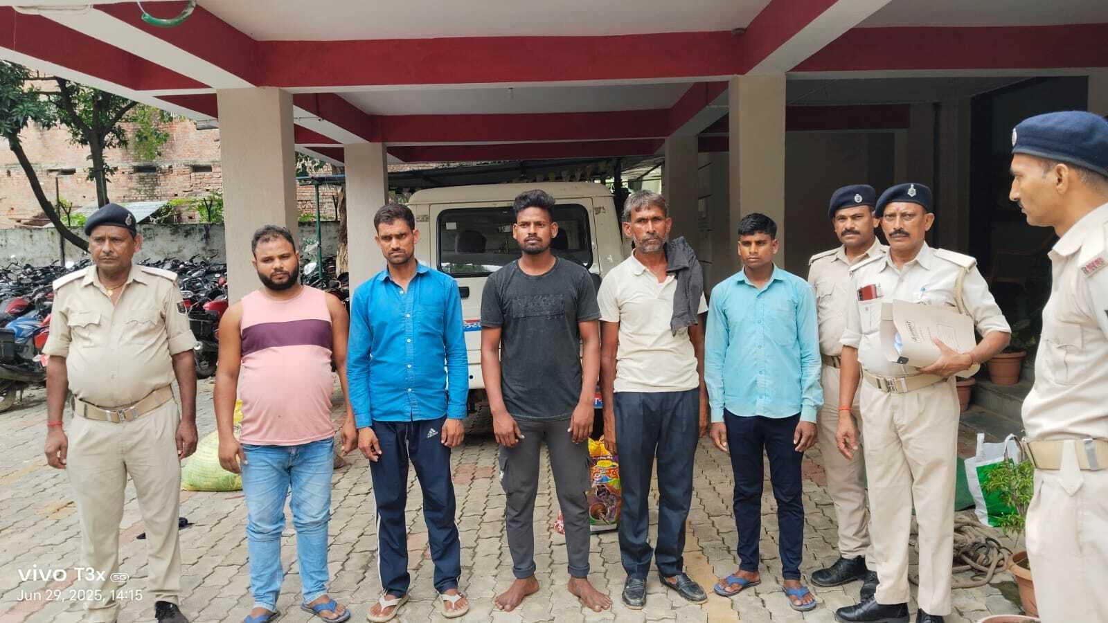 फरार चल रहे पांच अभियुक्त गिरफ्तार कर भेजे गये जेल